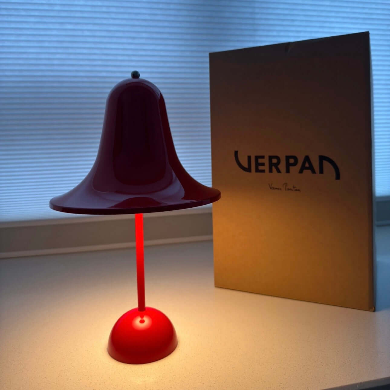 Adjustable brightness LED table lamp