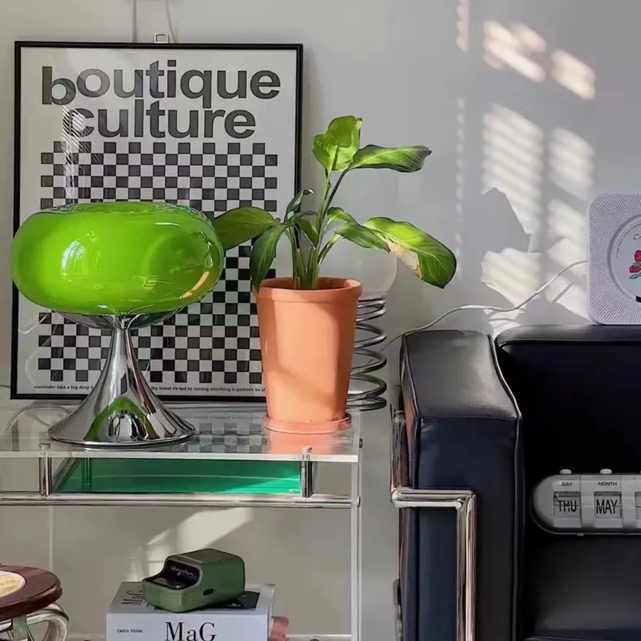 Apple-shaped bauhaus vintage rechargeable glass table lamp