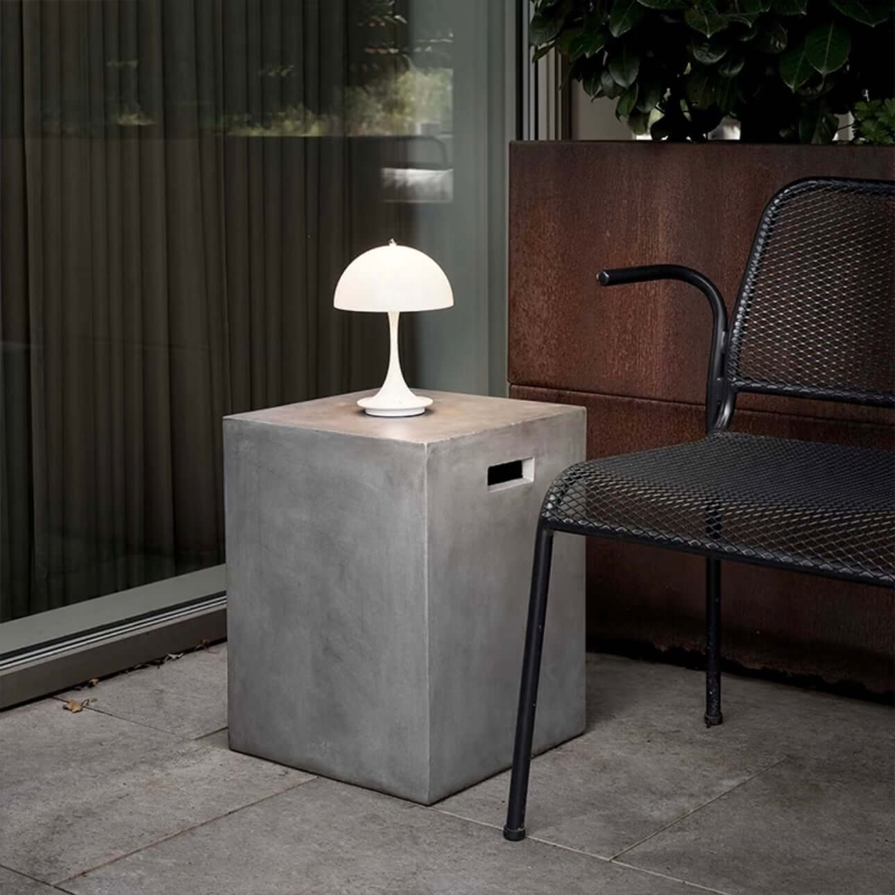 Portable bedside light