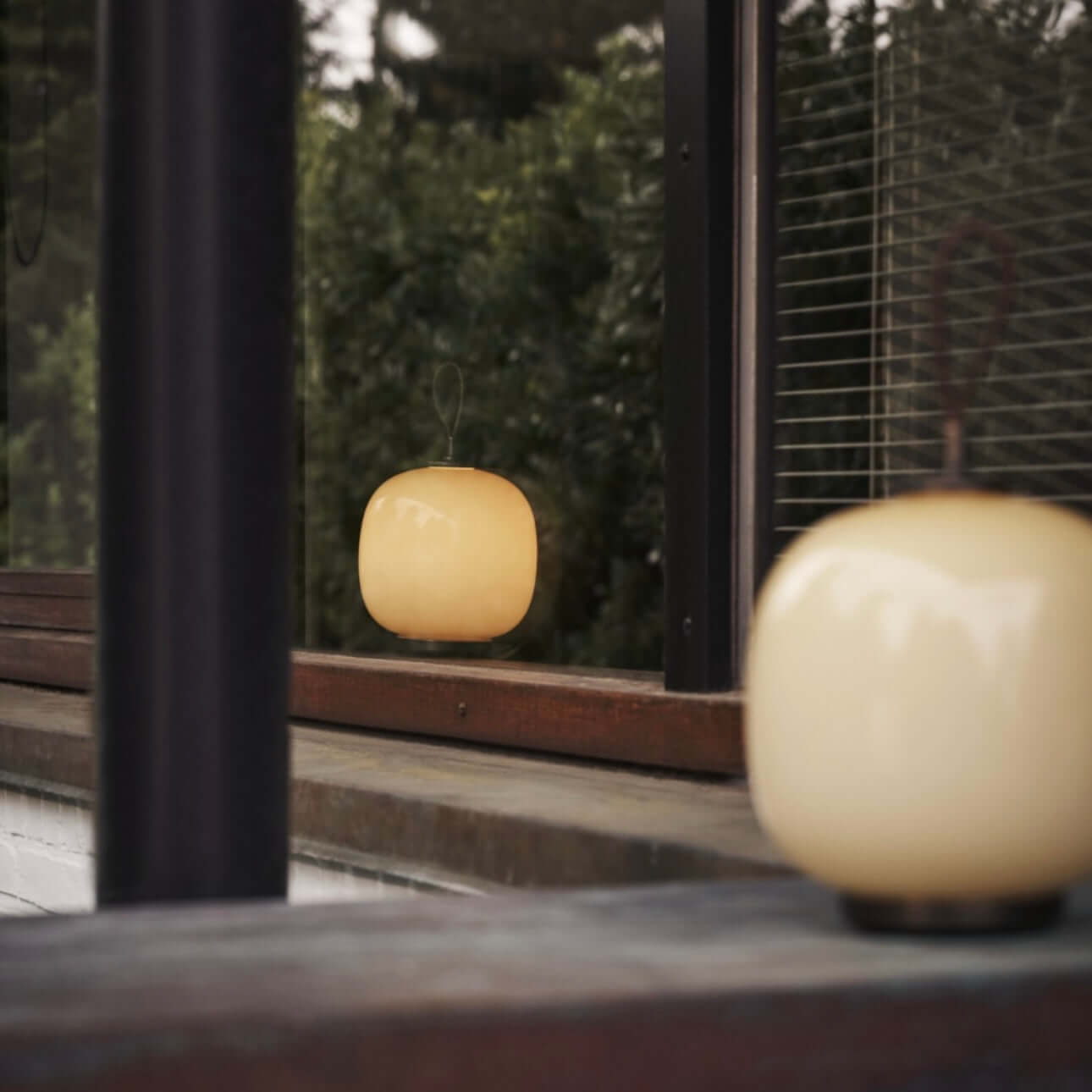 Portable lamp with 2500mAh battery for desk or outdoor use