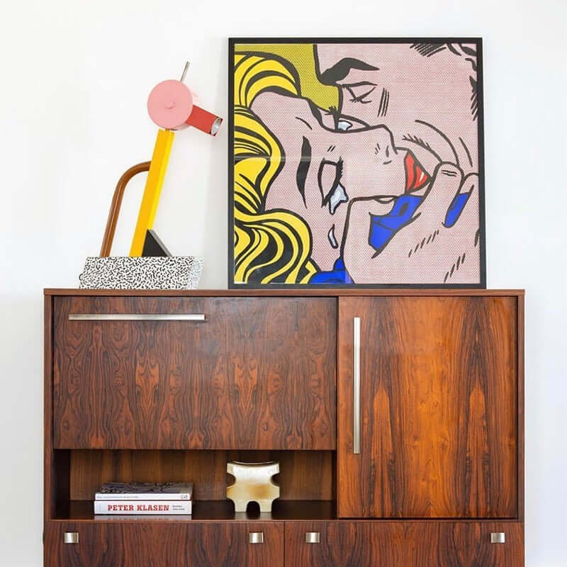 aesthetic room decor ideas with modern table lamps