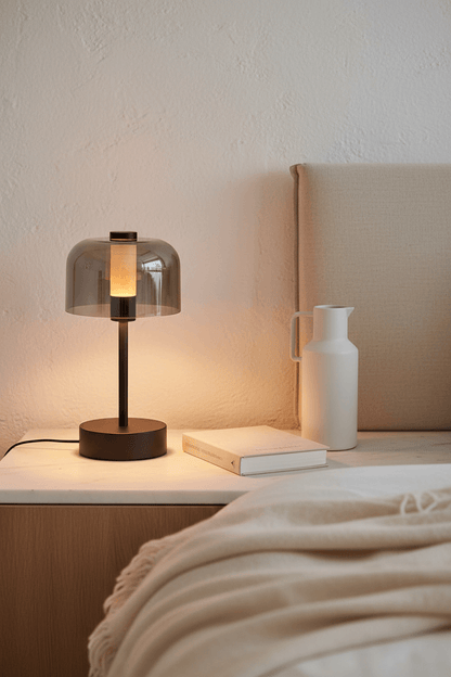 极简北欧卧室床头场景