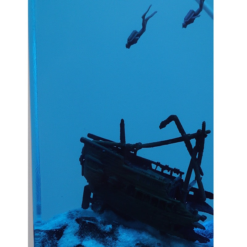 Ocean Cave Diver Resin Lamp – Wooden Art Sculpture Light