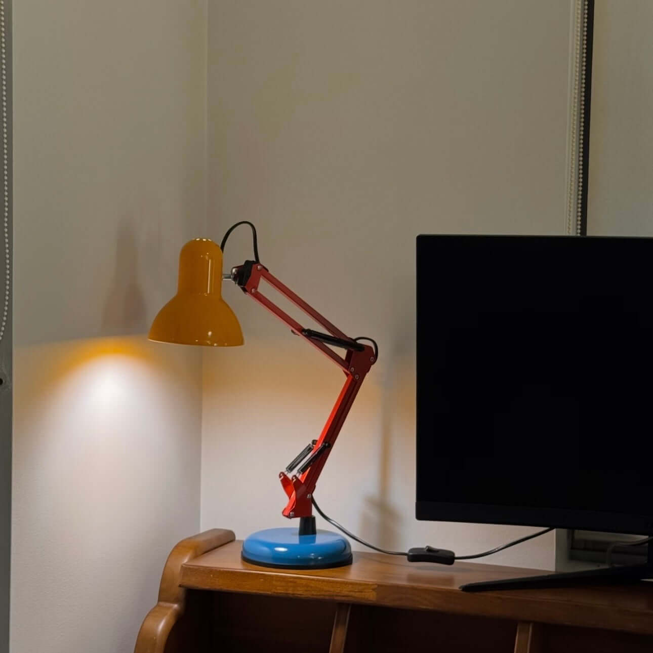 Memphis Macaron Desk Lamp | Modern Long-Arm LED Table Light