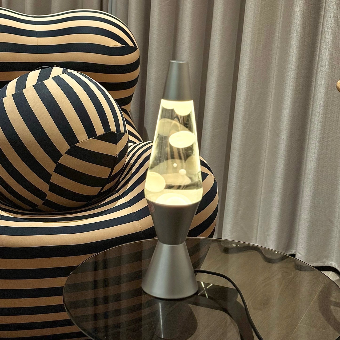 Dynamic Wax Lava Lamp – “Breathing” Universe Mood Light