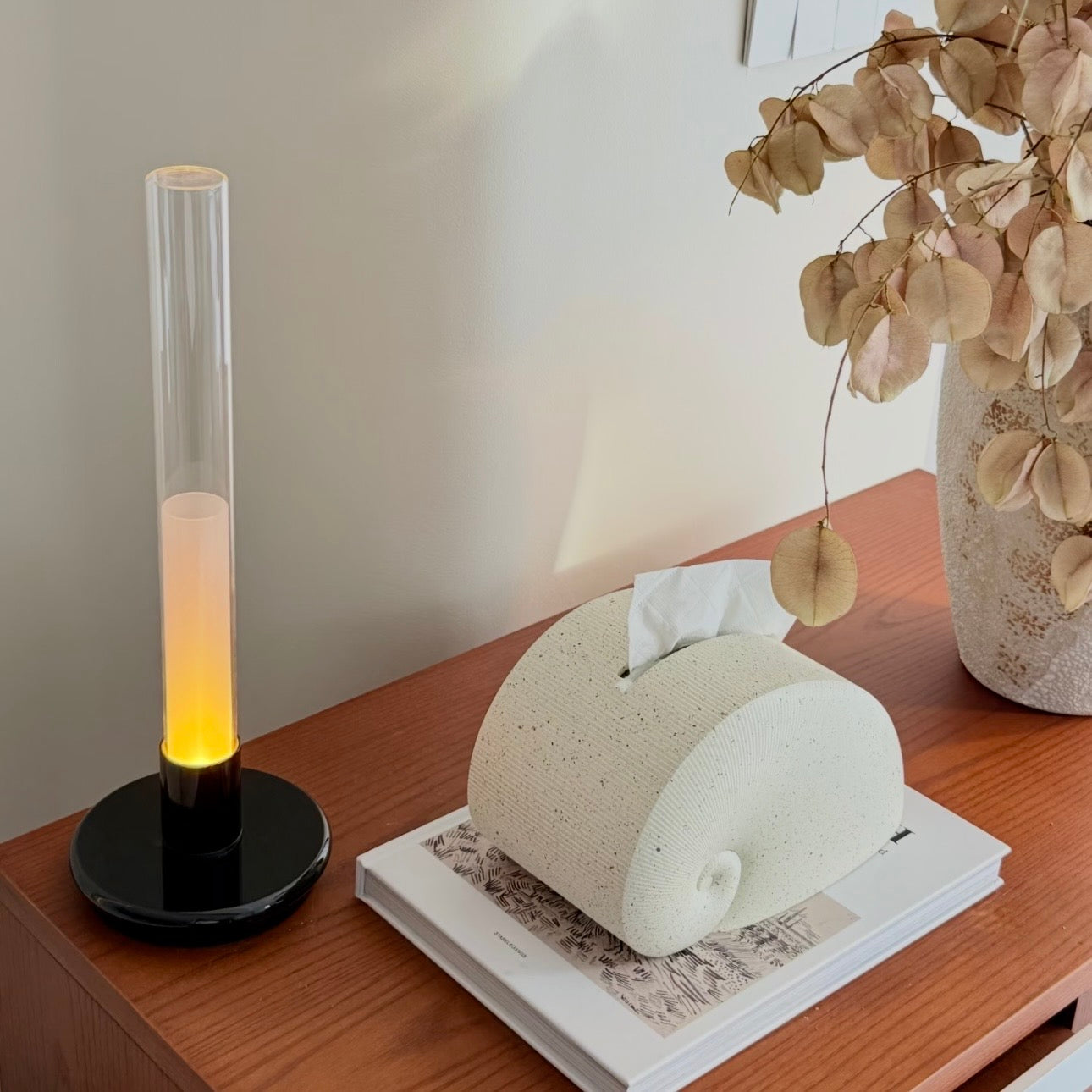 Cordless rechargeable LED candle table lamp with warm 3000K lighting