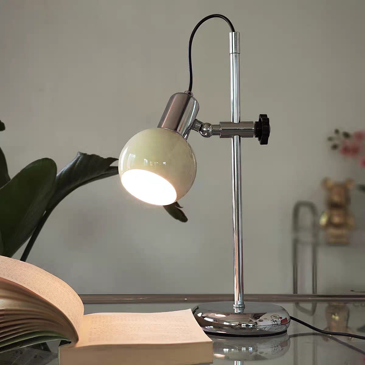 Retro Bauhaus LED Desk Lamp – Adjustable Modern Eye-Care Light