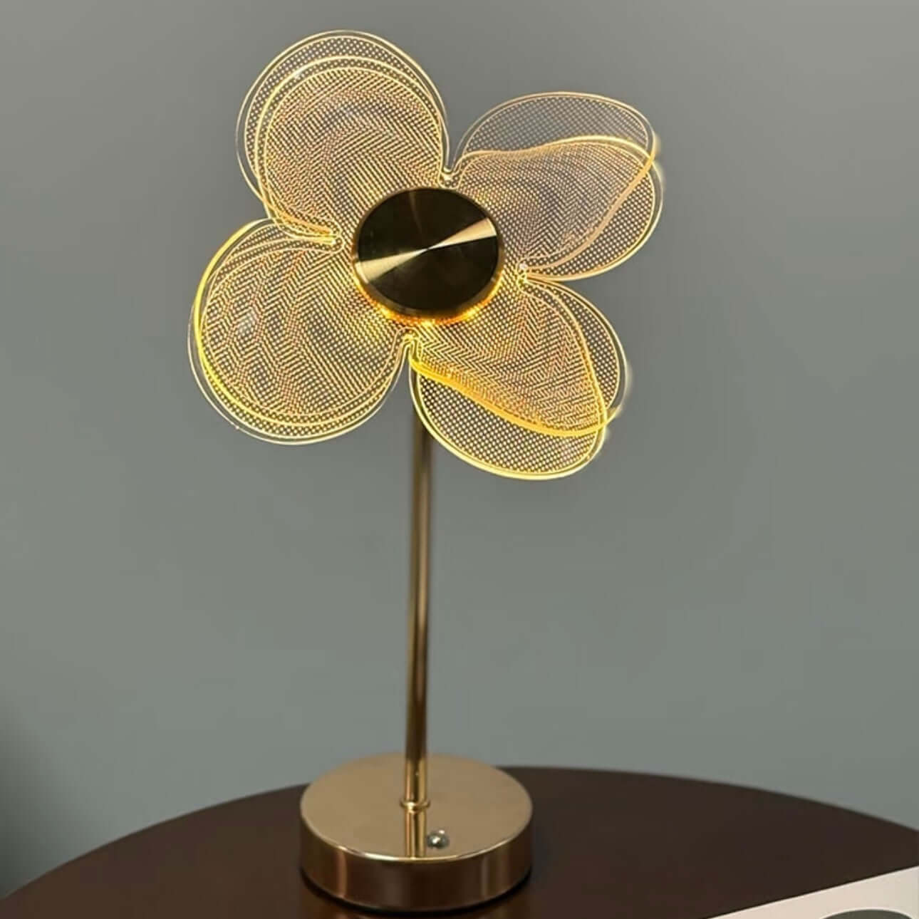 nordic clover table lamp with touch dimming and 3 light modes