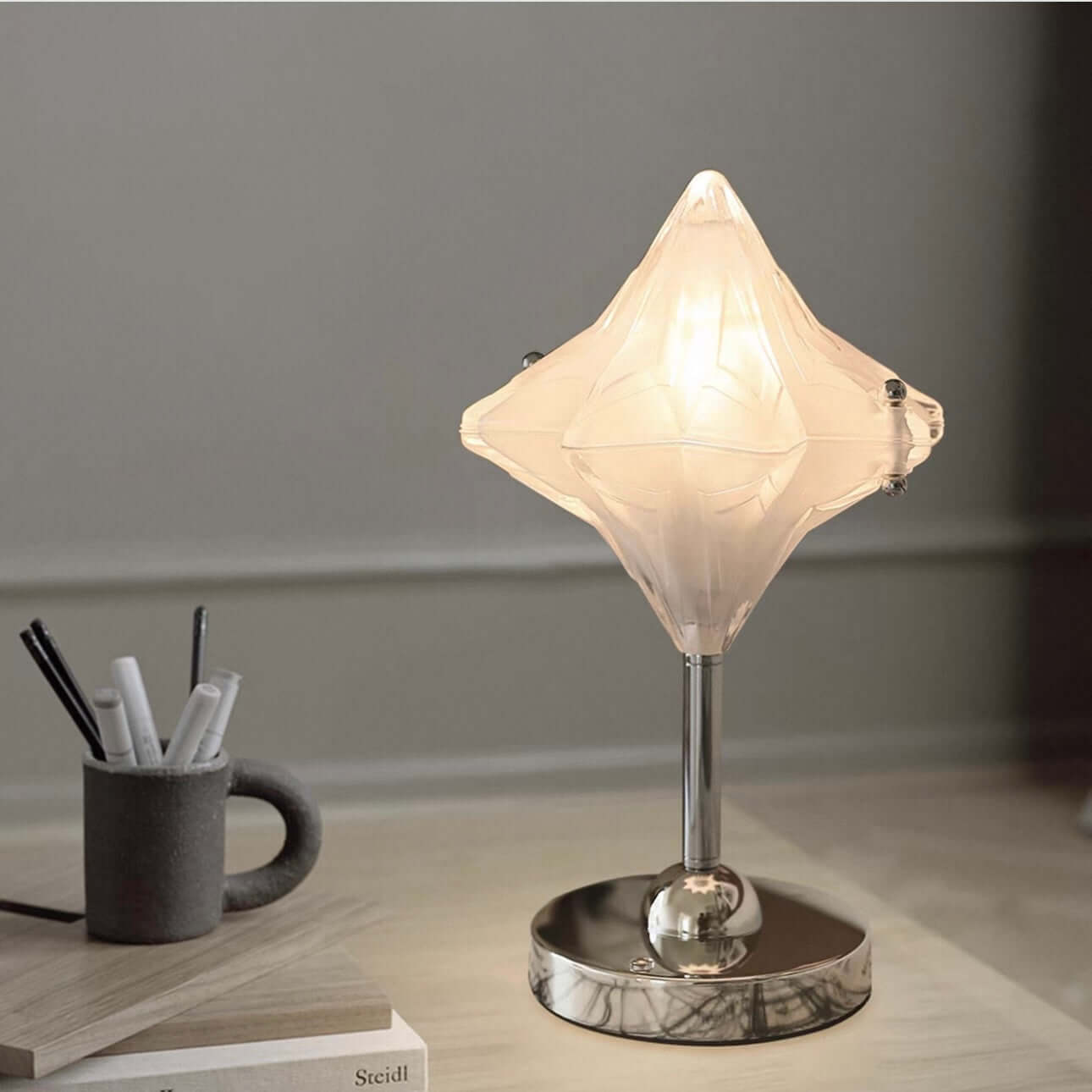 French postmodern star table lamp