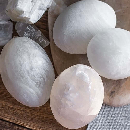 Gypsum Ore LED Night Light – Mini Bedside Ambient Lamp